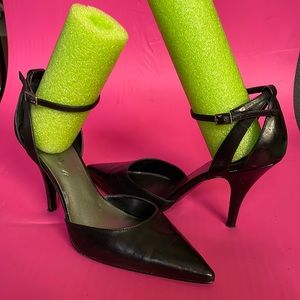 Nine West Size 9 super sexy, strappy black heels! So fun and dressy!